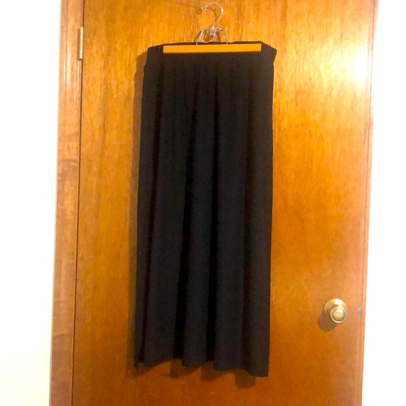 Terra & Sky Dresses & Skirts - Terra & Sky black skirt 14W